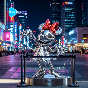 Scultura Personalizzata di Topolino e Minnie in Fibra di Vetro e Resina Ecologica per Esposizione Interna ed Esterna - Product Image 5