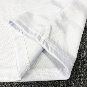 เสื้อบาสเก็ตบอลแบบคลาสสิกออกแบบเอง ผ้าโพลีเอสเตอร์ 100% แห้งเร็ว ระบายอากาศได้ดี พร้อมการพิมพ์แบบซับลิเมชั่น - Product Image 5