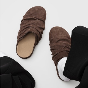 Nouvelles pantoufles de détente plissées style 2026, chaussures de loisirs d'extérieur décontractées pour hommes et femmes - Product Image 3