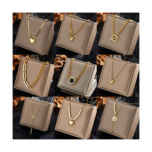 Collana Gioiello Fashion in Acciaio Inox Impermeabile Placcata Oro 18k con Cuore e Numeri Romani in Acciaio Inox - Product Image 1