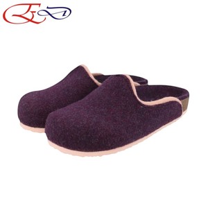 Zuecos de fieltro de mezcla de lana para mujer con borde en contraste, sin cordones, punta cerrada, suela de EVA, pantuflas para uso diario en casa en otoño e invierno - Product Image 1