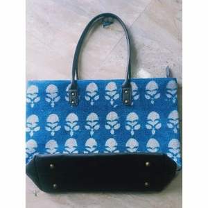 Bolsa de Mano de Lona con Estampado de Leopardo, Simple y Moderna, en Color Azul Algodón, Producto al por Mayor - Product Image 1