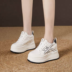 Кроссовки женские белые со шнуровкой, 12 см - Product Image 4