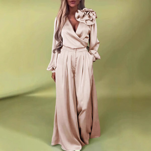 ชุดเซ็ต 2 ชิ้น เสื้อแขนยาวคอวีผ้าซาตินลายดอกไม้สุดหรูสำหรับผู้หญิง กางเกงขายาวทรงกว้าง แฟชั่น - Product Image 1