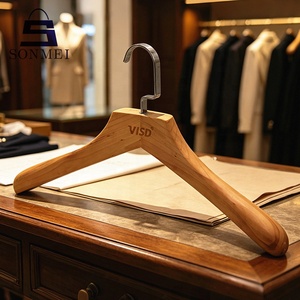 Porte-vêtements haut de gamme en résine pour <span class=keywords><strong>garage</strong></span>, en bois massif naturel, avec logo gravé sur mesure - Product Image 2