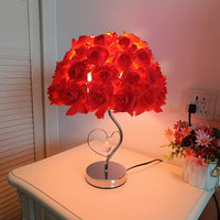 Lampe de table en fer avec lumière LED en forme de rose de style européen moderne, lampe de chevet, décoration de maison, fête de mariage, alimentation CA, lumière chaude