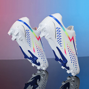 Nouvelles chaussures de football antidérapantes à <span class=keywords><strong>crampons</strong></span> longs pour enfants, chaussures de sport pour hommes adultes, chaussures de sport unisexes pour jeunes, chaussures athlétiques en PVC - Product Image 3