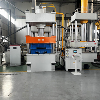 Presse hydraulique KEWOSEN 315T à trois poutres et quatre colonnes pour le gaufrage de plaques de réservoirs d'eau, applications d'étirage/formage de métaux OEM/CE