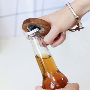 Abridor de Botellas Magnético para Refrigerador, de Madera de Acacia Natural, Personalizado al por Mayor, con Asa - Product Image 3