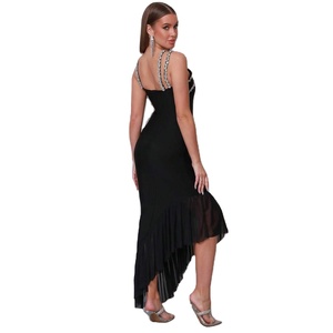 Abito Lungo in Pizzo Nero con Strass Brillanti, Rete Asimmetrica e Balze Incrociate, Traspirante, Aderente, per Cocktail ed Eventi Formali - Product Image 4
