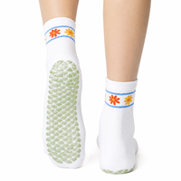 Chaussettes de Pilates personnalisées en coton respirant avec logo jacquard à petites fleurs, antidérapantes, sur mesure