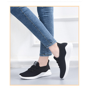 Chaussures décontractées classiques pour femmes, à enfiler, avec empeigne en maille légère, semelle intermédiaire en EVA, doublure en coton, talon plat, toutes saisons, style athlétique - Product Image 3
