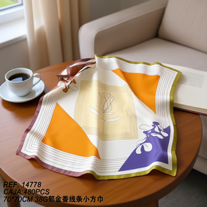 Sciarpa in Seta Tulip Line 70x70cm 38g Quadrata Elegante Accessorio di Moda Multifunzionale per Donna per Tutte le Stagioni - Product Image 3