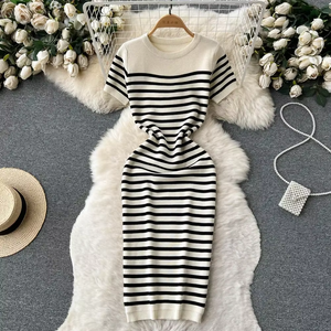 Vestido de punto de playa a rayas de verano cuello redondo manga corta Chic Hotsweet Slim Sundress Streetwear Y2K Bodycon Midi Dress - Product Image 1