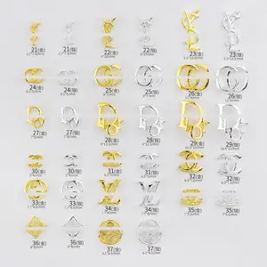 A granel DIY oro plata 3D Aleación de Metal accesorios de manicura diseñador de lujo encantos de uñas piezas de uñas logotipo de marca