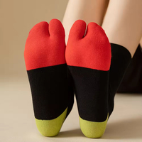Chaussettes Tabi Mi-Mollet Color Block pour Hommes et Femmes – Tendance, Élégantes, Décontractées, Streetwear, Polyvalentes, Colorées, Haute Qualité