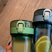 Bouteille d'eau portable Aiyinmei style Instagram en PP, mignonne et créative, unisexe, pour adultes et étudiants, avec couvercle à ressort et verrouillage sécurisé