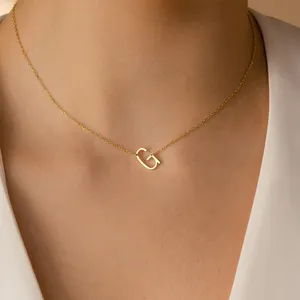 Benutzer definierte 18 Karat vergoldete Edelstahl Buchstaben Name Halskette Schmuck zierliche Mini seitlich erste Halskette personal isierte Mutter Geschenk