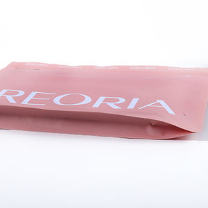 Ropa <span class=keywords><strong>de</strong></span> <span class=keywords><strong>papel</strong></span> Kraft blanco Respetuoso con el medio ambiente Plástico biodegradable Ropa Rosa mate Logotipo personalizado Cierre <span class=keywords><strong>de</strong></span> cremallera Embalaje <span class=keywords><strong>Bolsas</strong></span> con cremallera - Product Image 4