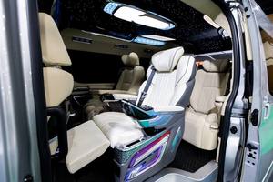 Conversion de MPV de luxe sur mesure, aménagement complet de l'intérieur avec sièges inclinables électriques, massage, ventilation, chauffage, kit d'éclairage ambiant - Product Image 6