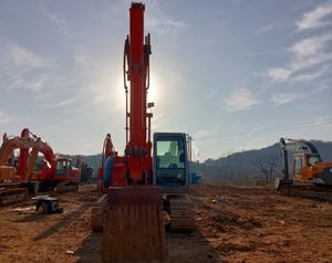 Excavadora Pequeña Usada Hitachi ZX135US 135 en Buen Estado, Excavadora de Segunda Mano HITACHI 135 ZX135US-6 - Product Image 4