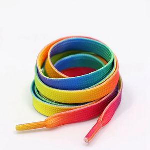 Cordones Planos para Zapatos con Estampado Degradado Arcoíris, Zapatos Casuales Cromáticos para Hombre y Mujer Hechos de Poliéster Duradero - Product Image 3