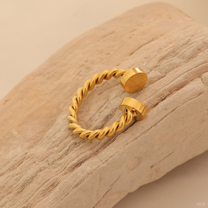 แหวนสแตนเลสสตีลชุบ PVD ทอง 18K กันน้ำ ลายเชือกเกลียว หัวกลม สำหรับผู้หญิง เครื่องประดับแฟชั่น - Product Image 5