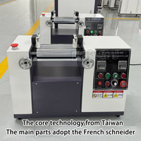 Mélangeur à deux rouleaux de type ouvert à l'échelle du laboratoire pour la composition de matériaux de masterbatch plastique et caoutchouc personnalisés