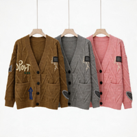 Cardigan en maille torsadée à col en V pour femme, marron, avec broderie lettre et flèche, boutons sur le devant, poches, coupe ample, pour l'automne