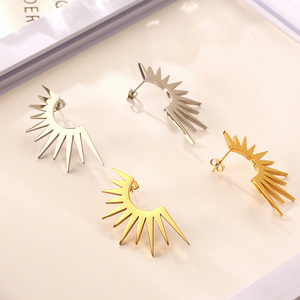 Joyería Minimalista, Aretes y Collar con Diseño de Línea Solar, Chapados en Oro de 18K, Acero Inoxidable - Product Image 3