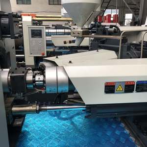 Machine de moulage par injection plastique double deux-en-un <span class=keywords><strong>pour</strong></span> pinces à cheveux/peignes/bassines/seau en plastique, 140T, 180T, 240T, couleurs mélangées, fabriquée en Chine - Product Image 3