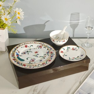 Service de table élégant en porcelaine à motif floral paon anglais, 5 pièces (assiettes et bols) - Product Image 2