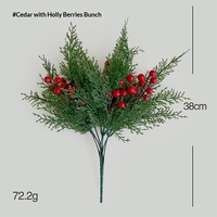 Décoration de Noël transfrontalière : Bouquet de branches artificielles de cèdre et de pin avec baies rouges en mousse plastique, 38 cm, pour intérieur/extérieur