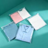 Sacs à T-shirts imprimés sur mesure - Matériel PE/GRS PE vert recyclable avec impression en héliogravure et logo personnalisé