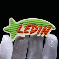 Écussons en PVC 3D personnalisés avec logo en relief, motifs lettres anglaises, cœurs, fleurs pour chapeaux et vêtements, étiquettes en silicone souple, adhésifs thermocollants