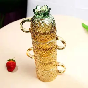 مجموعة أكواب مبتكرة للفاكهة مكونة من 4 أكواب على شكل أناناس أكواب للشرب قابلة للتكديس أكواب صفراء مع أواني زجاجية بأوراق شجر خضراء