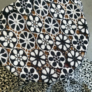 Tela de Encaje Guipur Nigeriano <span class=keywords><strong>en</strong></span> Blanco y Negro, Tela de Encaje Africana Soluble <span class=keywords><strong>en</strong></span> Agua de Alta Calidad para Bodas de Mujeres - Product Image 1