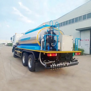 Camión Distribuidor de Asfalto SINOTRUK HOWO 4x2 de 15 CBM, Camión Pulverizador de Betún con Volante a la Izquierda en Venta - Product Image 3
