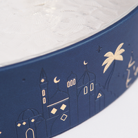 Boîte de rangement Ramadan en forme de croissant de lune avec couvercle anti-poussière en acrylique, motif arabe bleu marine, organisateur de dattes et de bakhoor pour la décoration de table de l'Aïd et des Majlis des pays du CCG