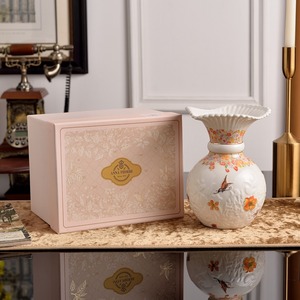 Vase de table et de sol moderne en céramique et porcelaine écologique avec simulation de citron et de fraise en blanc pour la décoration de la maison et des hôtels - Product Image 2