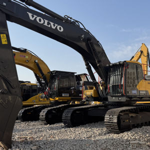 Excavadora de cadenas Volvo EC480 usada de 48 toneladas, motor original, capacidad de cazo de 3.03m, modelo 2024, pocas horas de uso, 1 año de garantía. - Product Image 1