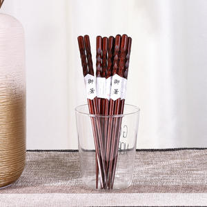 1 Par de <span class=keywords><strong>Palillos</strong></span> Redondos de Madera Maciza Lacada Japonesa de Moda 2020 para <span class=keywords><strong>Comer</strong></span> <span class=keywords><strong>Sushi</strong></span>, Fideos y Otros Alimentos - Product Image 3