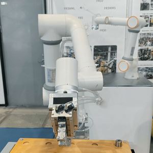 Bras robotisé articulé 6 axes de haute précision HWINT, solution fiable pour les cellules de production et l'intégration de systèmes - Product Image 1