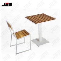 Ensemble de table de restaurant d'extérieur en bois J2S avec un design contemporain pour une utilisation hôtelière