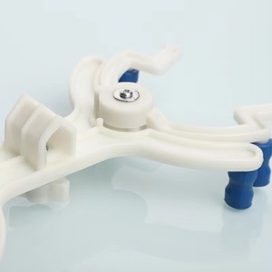 Pinza de mariposa de plástico de doble cara ajustable Hande Medical para tubos de ensayo y soportes de titulación de laboratorio - Product Image 2