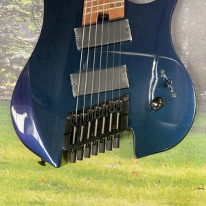 Guitarra Eléctrica de 7 Cuerdas sin Cabezal, Cuerpo de Caoba, Construcción de Madera Sólida, Acabado Sunburst, Uso Profesional, Stock en EE. UU. - Product Image 2