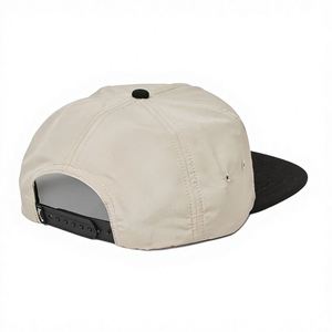Casquette plate à 5 panneaux de haute qualité en polyester avec logo brodé personnalisé, décontractée, pour l'extérieur, les affaires et les voyages, taille unique. - Product Image 2