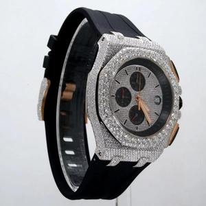 Reloj de Cuarzo de Acero Inoxidable de Lujo con Diamantes VVS de Alta Calidad para Uso Diario y Formal Disponible para la Venta - Product Image 4