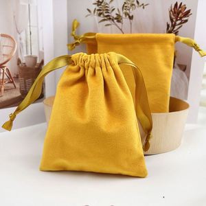 Pochette en velours jaune avec cordon de serrage, sac cadeau en flanelle douce pour bijoux, logo et taille personnalisés acceptés pour l'emballage de bijoux et de montres - Product Image 1