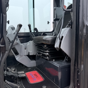 รถขุดตีนตะขาบ Kubota U55 มือสองแท้ 100% ขนาด 5 ตัน พร้อมบุ้งขุด เครื่องยนต์และปั๊ม Kubota ได้รับการรับรองมาตรฐาน EPA และ CE - Product Image 6